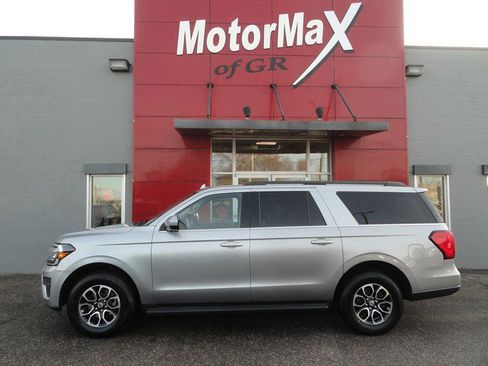 Used 2023 Ford Expedition Max XLT image 5