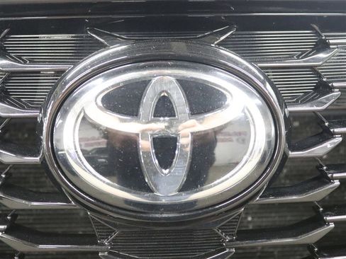 Used 2021 Toyota Highlander XSE image 12