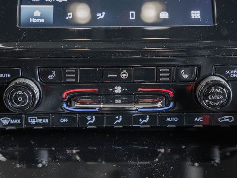 New 2025 Jeep Grand Cherokee Altitude w/ Trailer Tow Package image 22