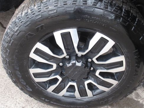 Used 2007 GMC Sierra 2500 SLT w/ Entertainment Package image 4