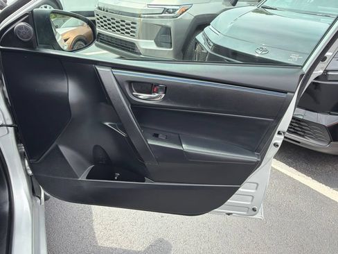 Certified 2017 Toyota Corolla SE w/ Carpet Mat Package (TMS) FWD image 9