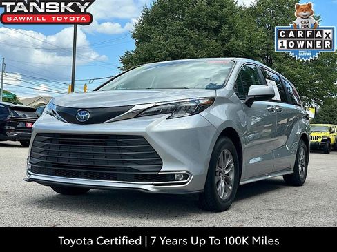 Used 2024 Toyota Sienna XLE FWD image 1