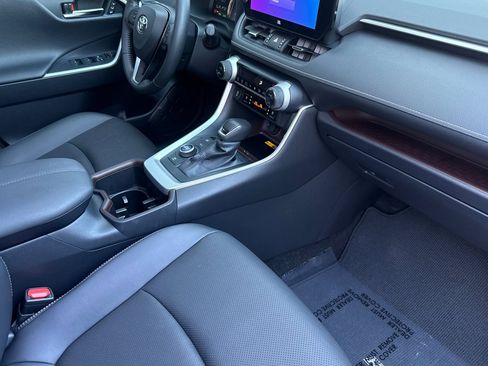 Used 2024 Toyota RAV4 Limited image 19