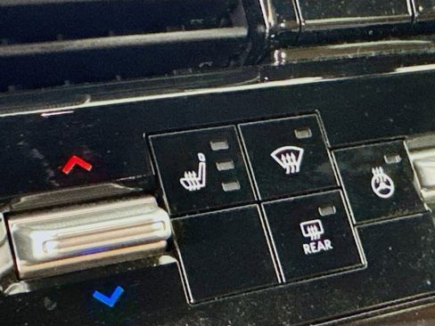 Certified 2025 Nissan Armada SL w/ Captain's Chari Seat Package image 23