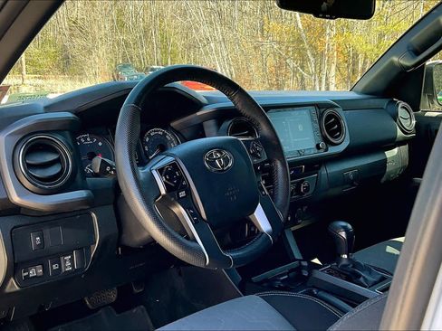 Used 2023 Toyota Tacoma TRD Off-Road AWD/4WD image 18