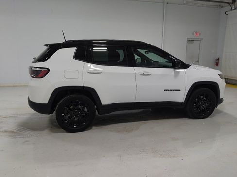 Used 2023 Jeep Compass Latitude w/ Convenience Group AWD/4WD image 10