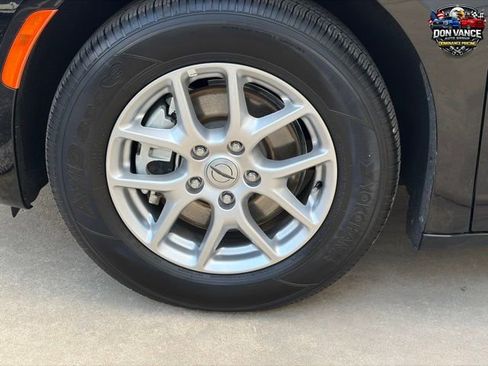 Used 2025 Chrysler Pacifica Select FWD image 24