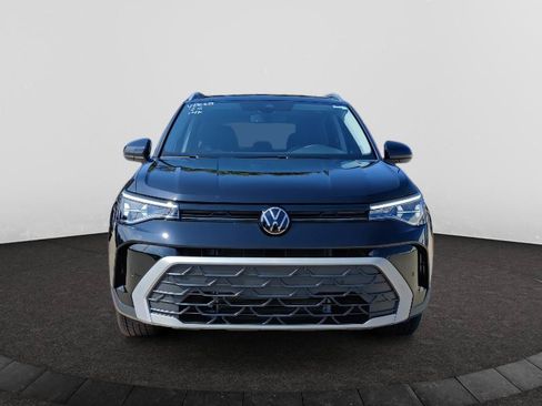 Certified 2025 Volkswagen Taos SE FWD image 2