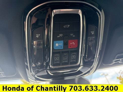 Used 2024 Jeep Grand Cherokee L Overland w/ Luxury Tech Group IV AWD/4WD image 18