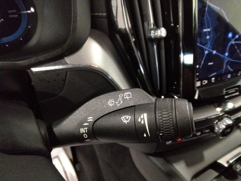 Used 2022 Volvo XC60 T8 R-Design w/ Advanced Package image 17