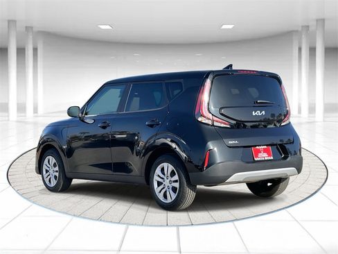 Used 2023 Kia Soul LX image 2