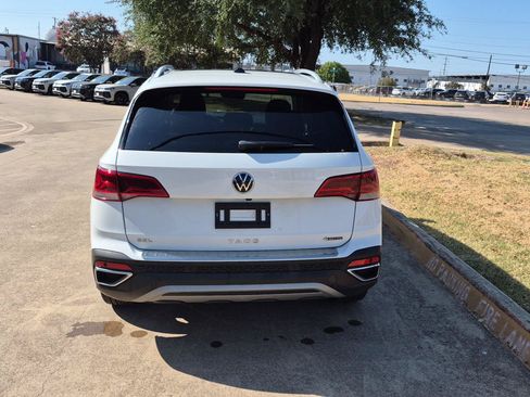 Used 2022 Volkswagen Taos SEL w/ Panoramic Sunroof Package AWD/4WD image 6