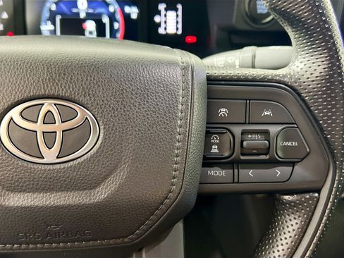 Used 2025 Toyota Tacoma SR AWD/4WD image 19