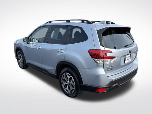 Used 2023 Subaru Forester Premium AWD/4WD image 3