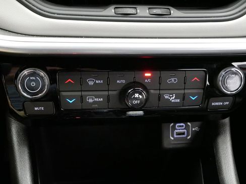 New 2025 Jeep Compass Limited image 36