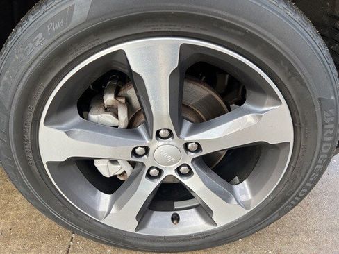 Certified 2023 Jeep Grand Cherokee Limited image 8