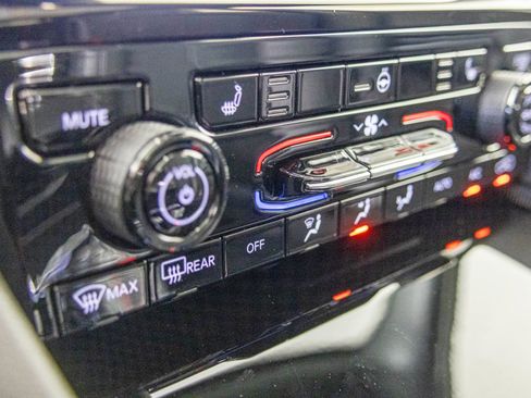 New 2025 Jeep Grand Cherokee Limited image 25