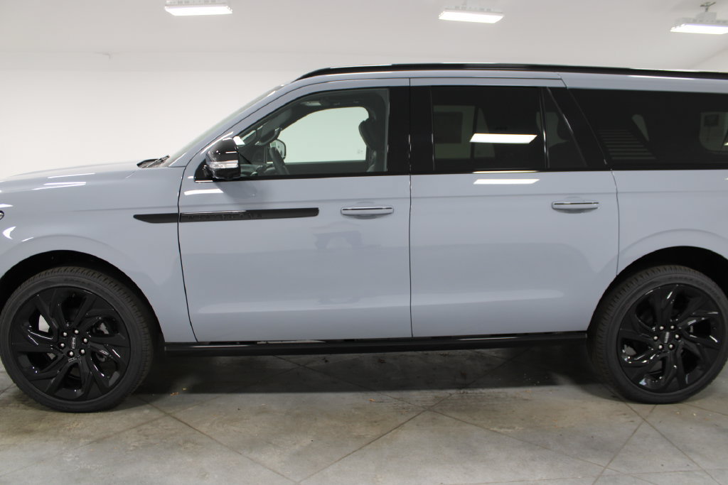 New 2027 Lincoln Navigator L Reserve w/ Jet Appearance Package AWD/4WD image 5