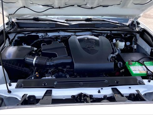 Used 2022 Toyota Tacoma SR5 AWD/4WD image 31
