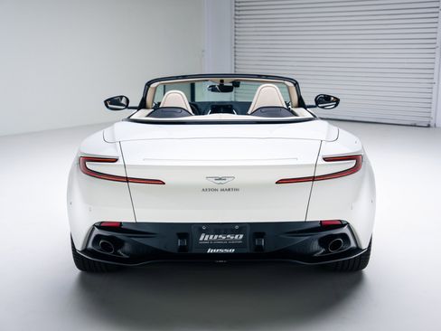 Used 2020 Aston Martin DB11 Volante image 26
