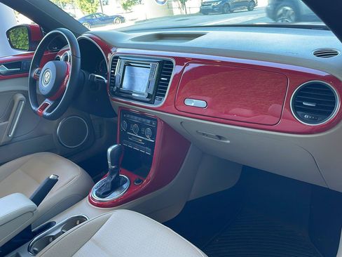 Used 2019 Volkswagen Beetle 2.0T SE w/ SE Premium Package FWD image 10