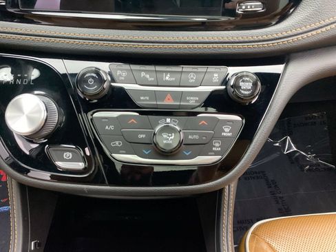 Used 2022 Chrysler Pacifica Pinnacle AWD/4WD image 22