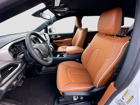 New 2026 Chrysler Pacifica Pinnacle FWD image 15