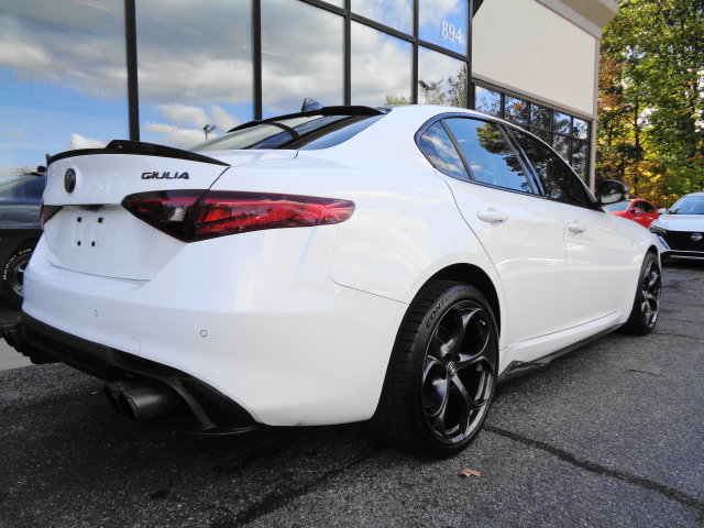 Used 2022 Alfa Romeo Giulia Ti AWD/4WD image 5