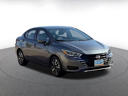 Used 2025 Nissan Versa SV image 3