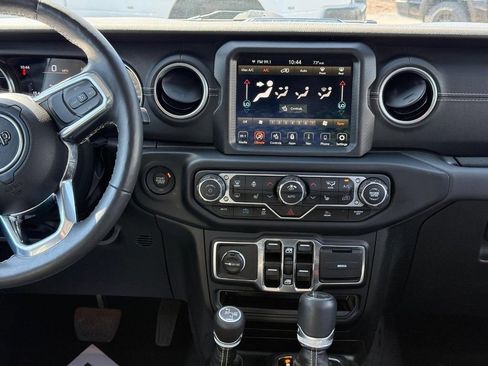 Used 2023 Jeep Wrangler Unlimited Sahara w/ Cold Weather Group AWD/4WD image 9