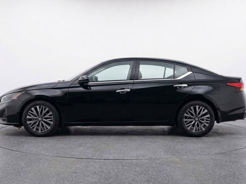 Used 2025 Nissan Altima 2.5 SV image 5