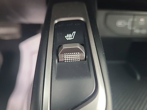 Certified 2025 Kia Sorento EX image 11