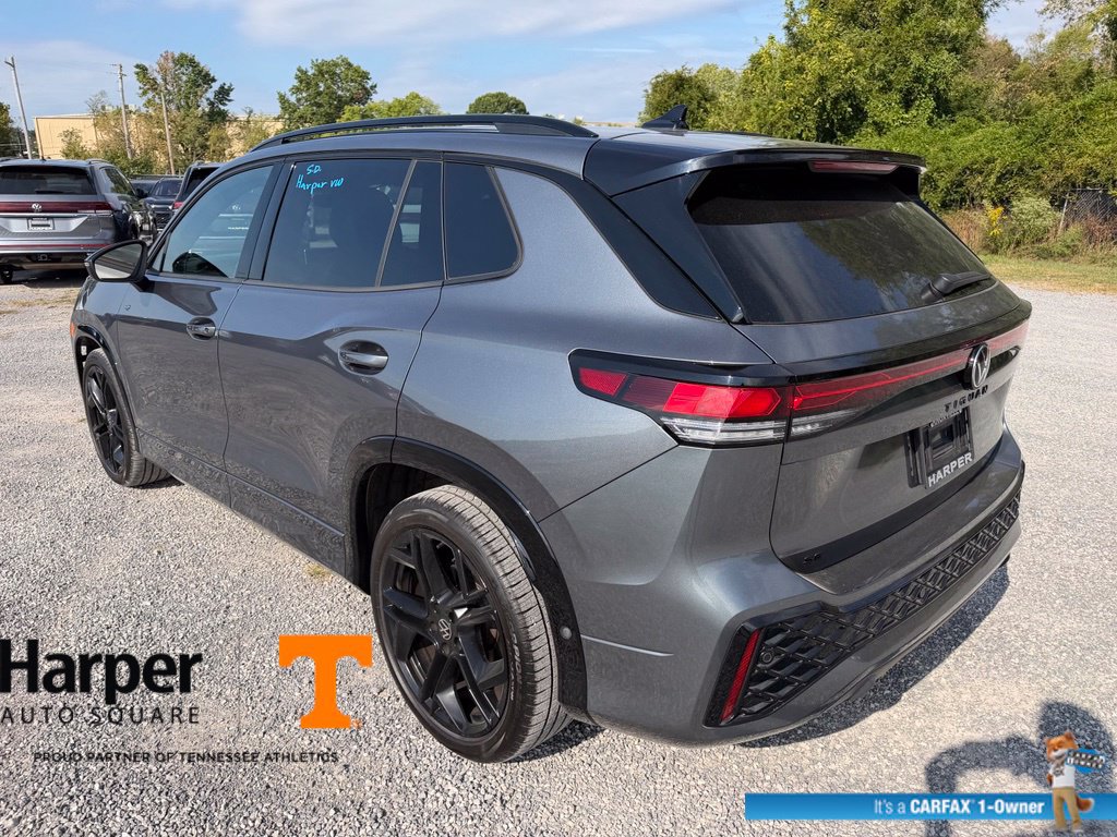 Used 2025 Volkswagen Tiguan SE R-Line FWD image 3