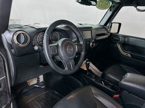 Used 2017 Jeep Wrangler Unlimited Sahara AWD/4WD image 13