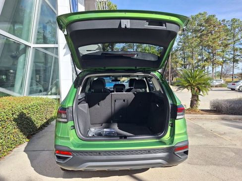 New 2026 Volkswagen Taos SE image 26