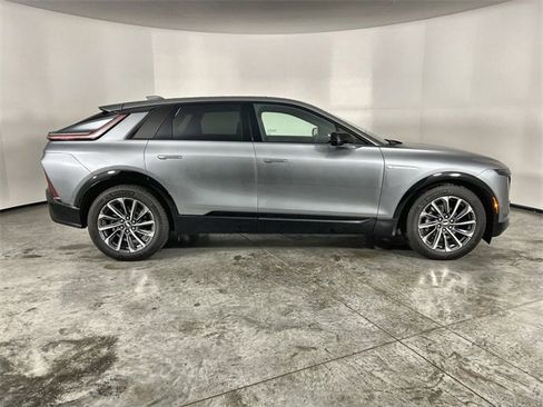 Used 2026 Cadillac Lyriq Sport image 9