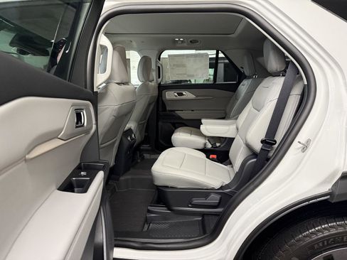 New 2026 Ford Explorer Active w/ Active Comfort Package image 19
