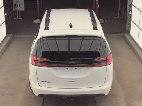 Used 2024 Chrysler Pacifica Touring-L w/ Road Tripper Package FWD image 6