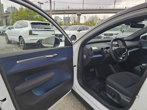 New 2026 Volvo EX30 Plus w/ Protection Package Premier image 19