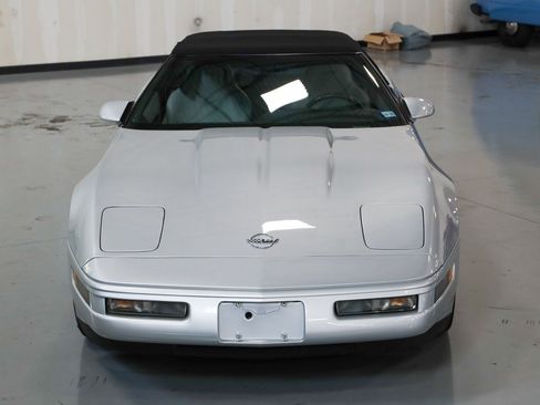 Used 1996 Chevrolet Corvette Convertible RWD image 3