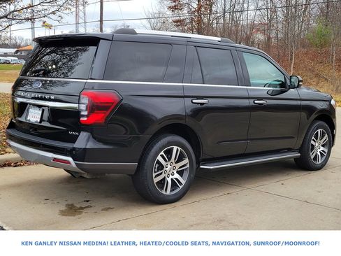 Used 2023 Ford Expedition Limited image 3