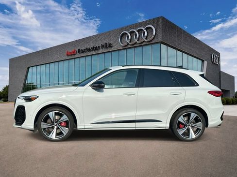 Certified 2025 Audi SQ5 Premium Plus AWD/4WD image 2