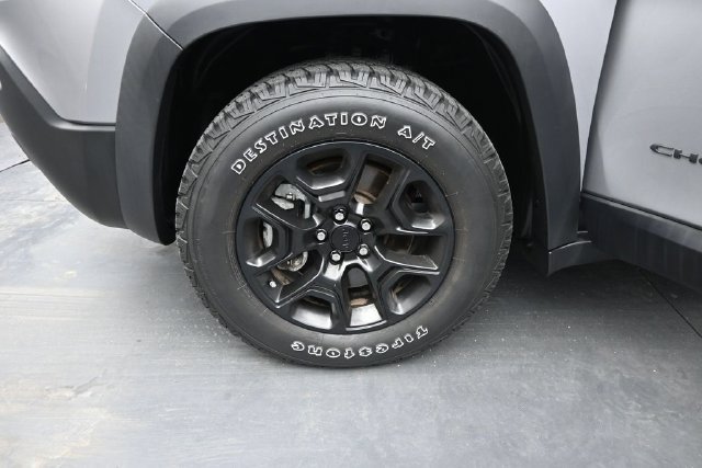 Used 2021 Jeep Cherokee Trailhawk w/ Trailer Tow Group AWD/4WD image 38