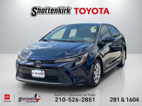 Used 2025 Toyota Corolla LE image 1