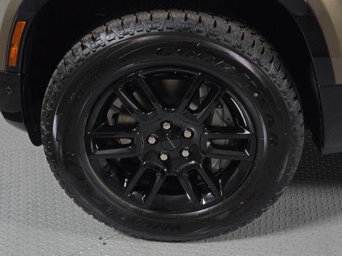 New 2026 Land Rover Defender 110 X-Dynamic SE AWD/4WD image 9