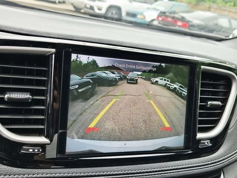 Used 2025 Chrysler Pacifica Select FWD image 26