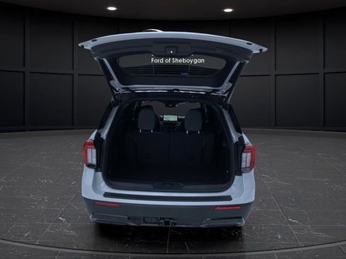 New 2026 Ford Explorer ST-Line w/ ST-Line Street Pack image 16