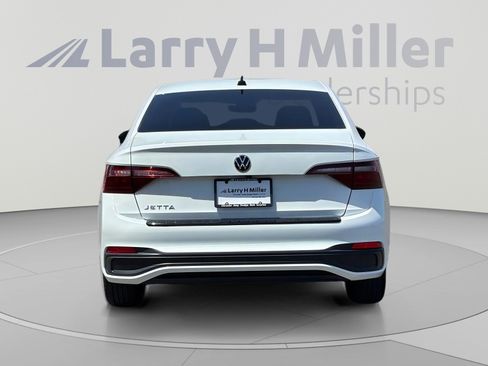 Used 2024 Volkswagen Jetta Sport FWD image 5