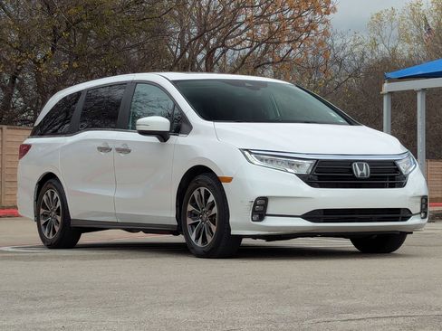 Used 2024 Honda Odyssey EX-L image 2