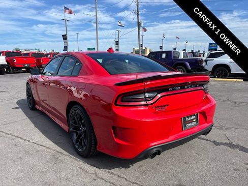 Used 2022 Dodge Charger Scat Pack w/ Navigation & Travel Group RWD image 3